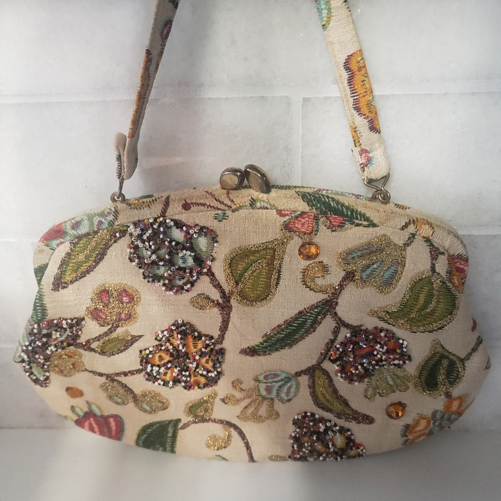 VINTAGE La France Beaded Floral Tapestry Purse